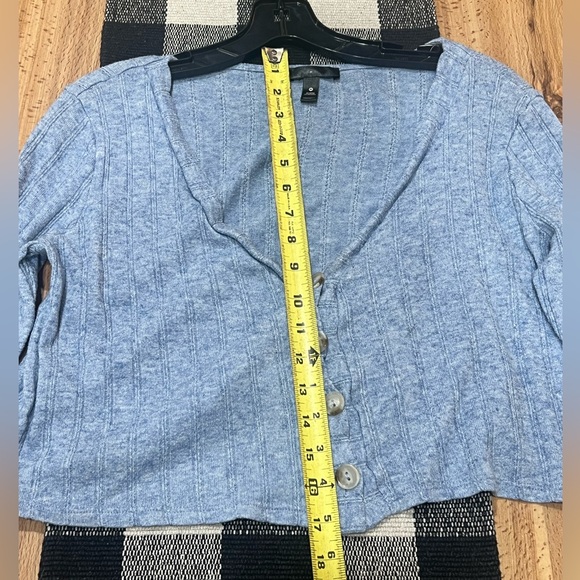 Bloomingdale’s brand Aqua Blue bottom cropped cardigan - Picture 6 of 8